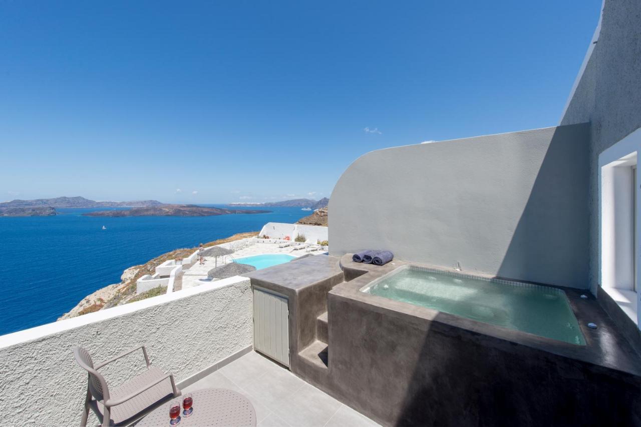 Deluxe Junior Suite with Outdoor Heated Whirlpool with Caldera and Sunset view