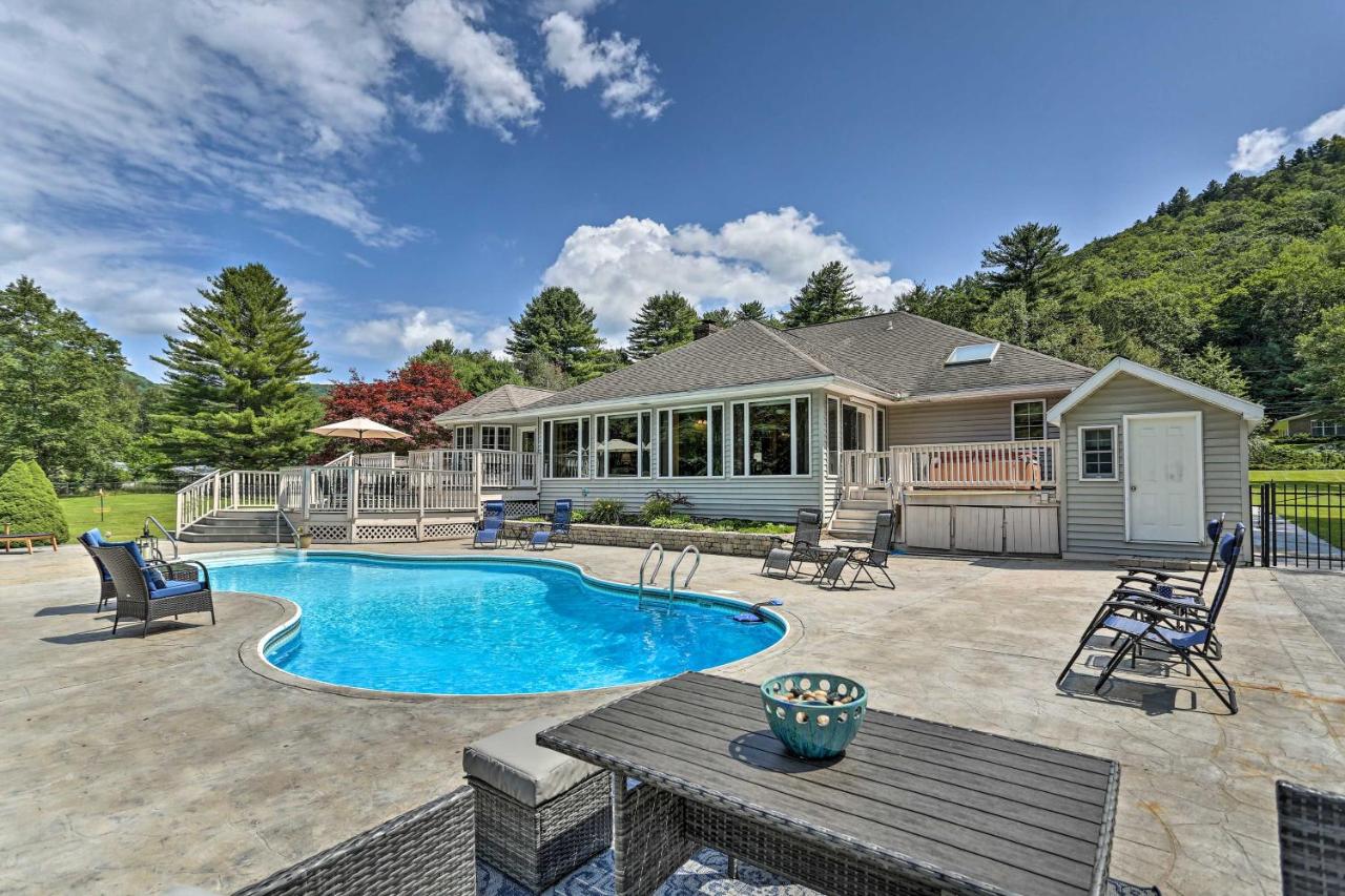 Riverside Retreat in Catskill Mountains with Pool, Hot Tub & Game Room - B&B Starlight