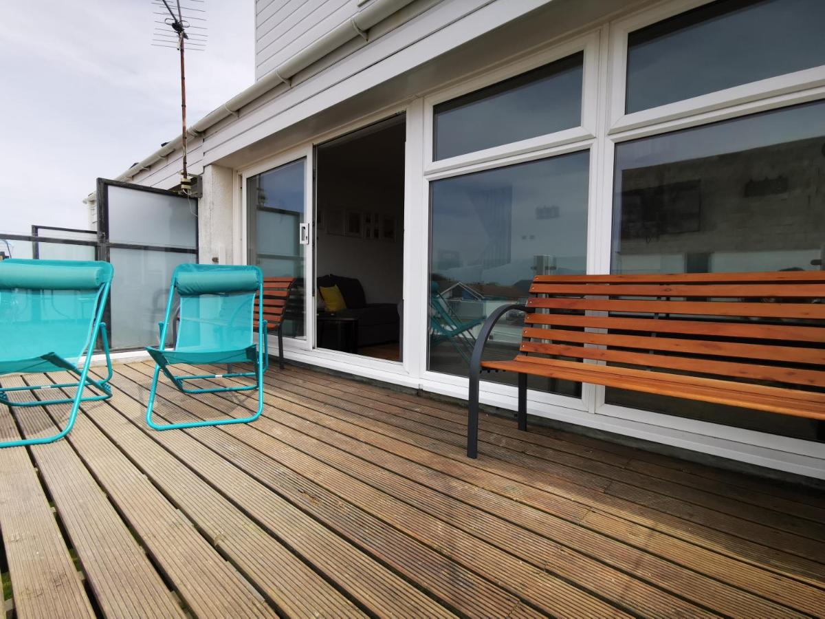 No 28 Contemporary beach side property with sea views - B&B