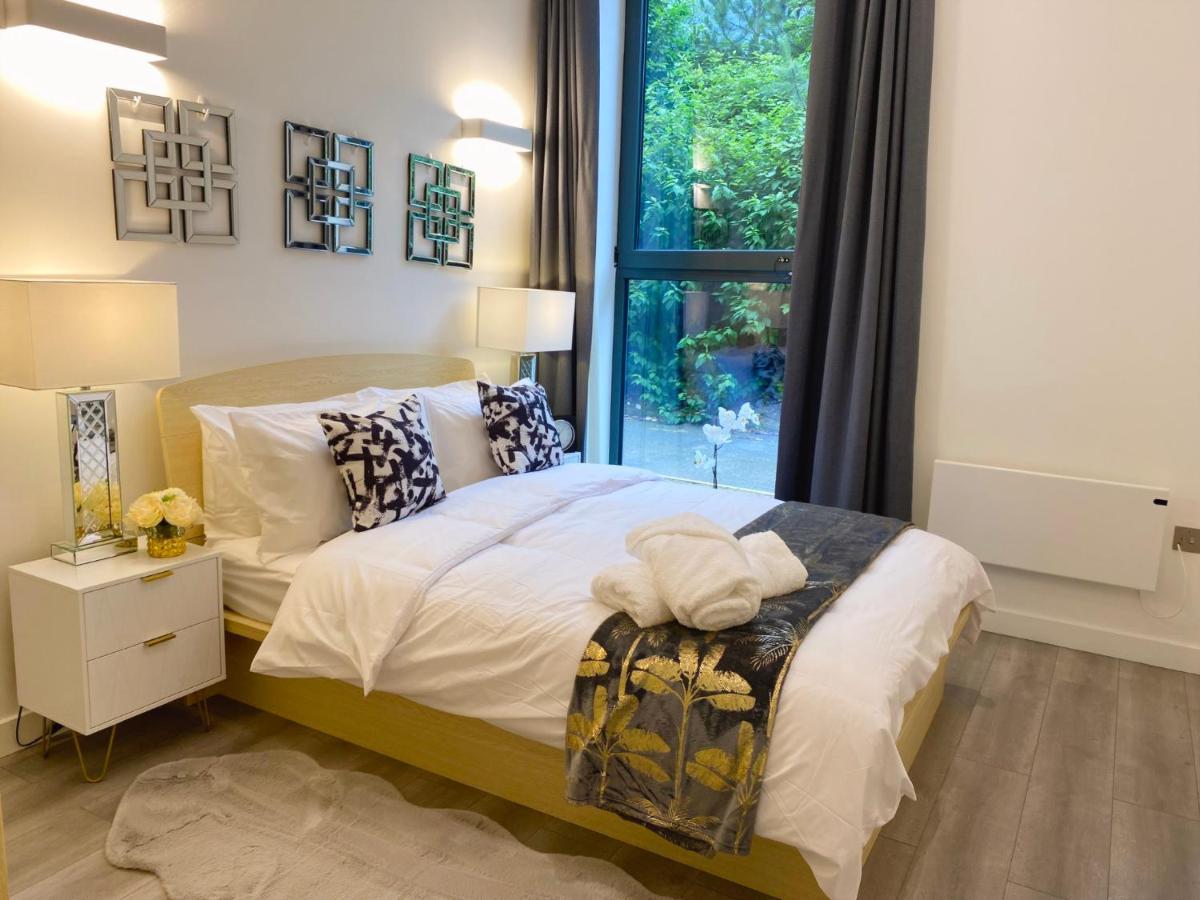 B&B Milton Keynes - Newpointe Stunning 1-bedroom Serviced Apartment - Bed and Breakfast Milton Keynes