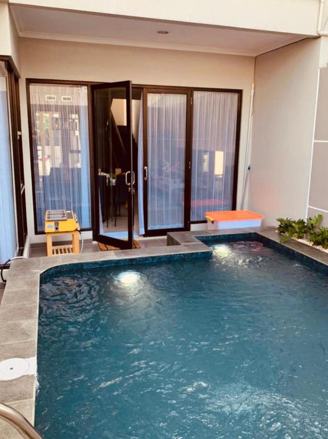 B&B Bandung - Platinum Setrasari Guest House 5BR Private Pool Bandung - Bed and Breakfast Bandung