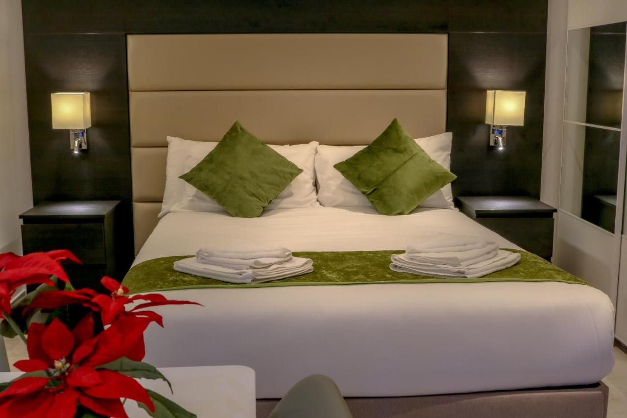 King Studio with Sofa Bed