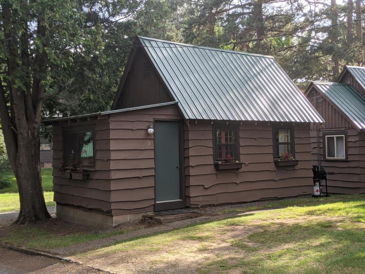 Moreno's Adirondack Cabins - B&B