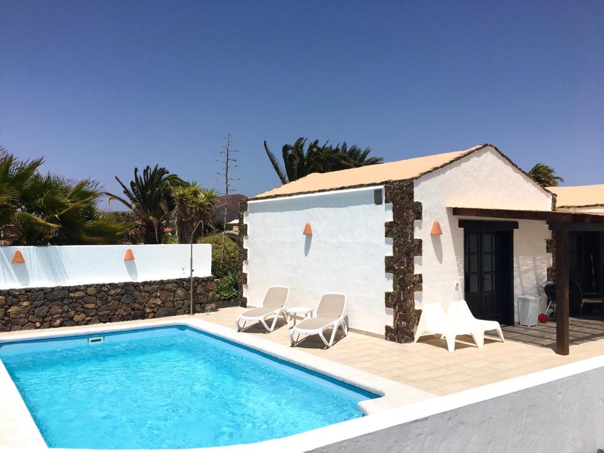 Finca Felix Appartement met Private Pool! - B&B Lajares