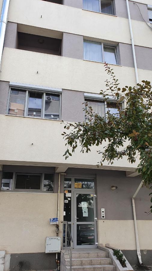 Apartament cu 3 camere in Militari Residence - Chambres d’hôtes