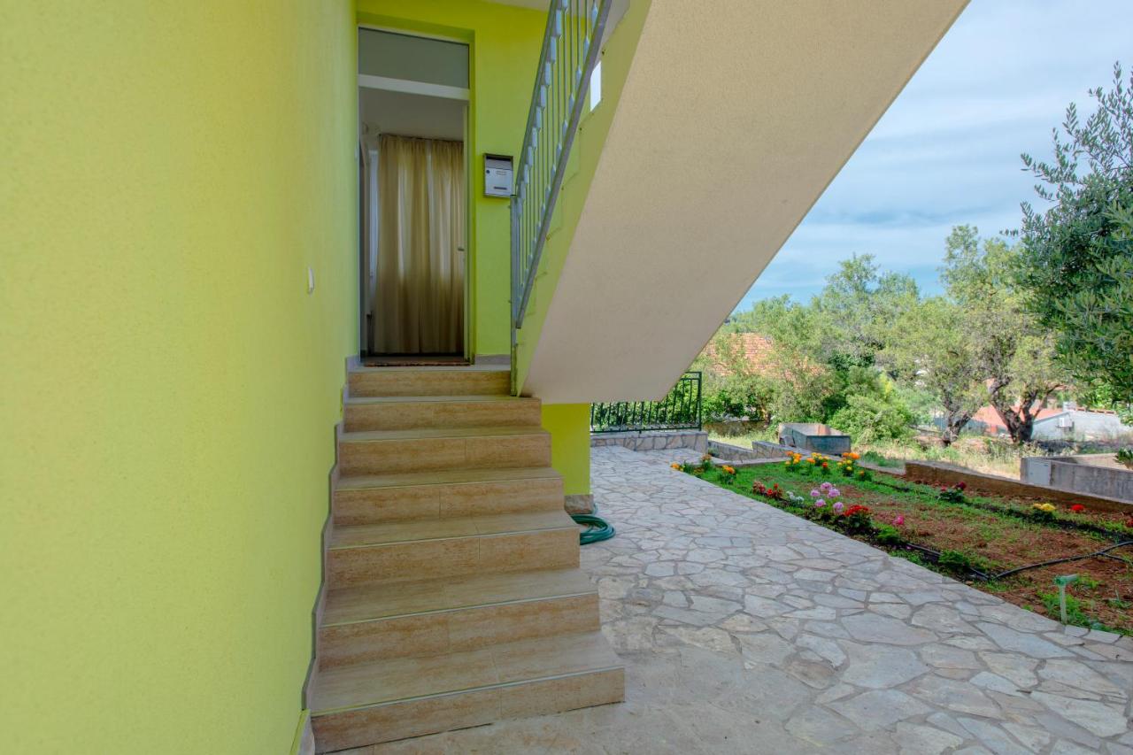 Comfort Two-Bedroom Apartment with Terrace and Sea View