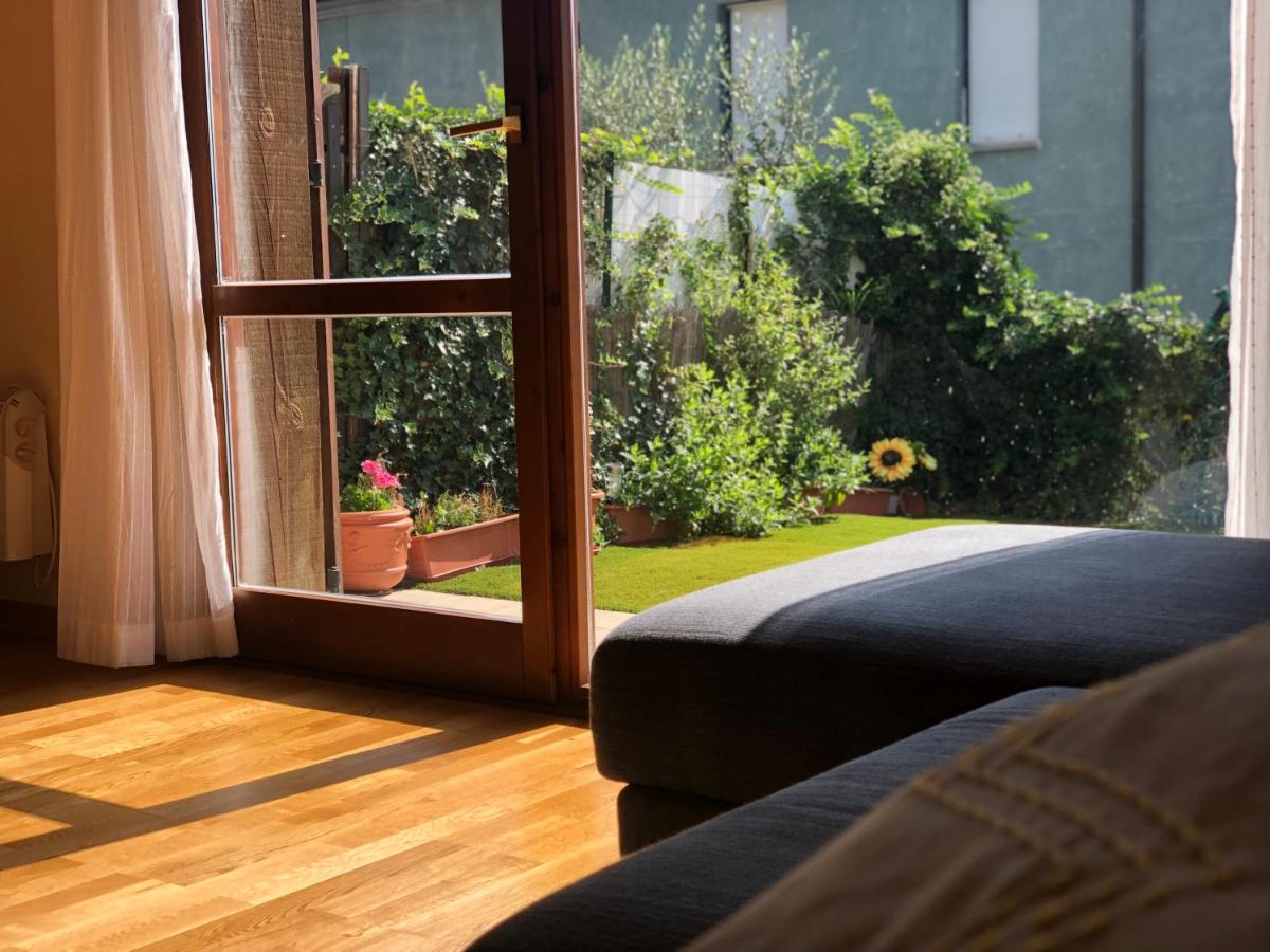 Casa adosada familiar con jardín y piscina - B&B Villanúa