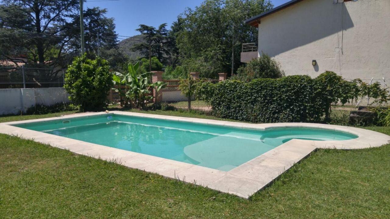 Casa con pileta exclusiva y parque en Villa Carlos Paz - B&B Villa Carlos Paz