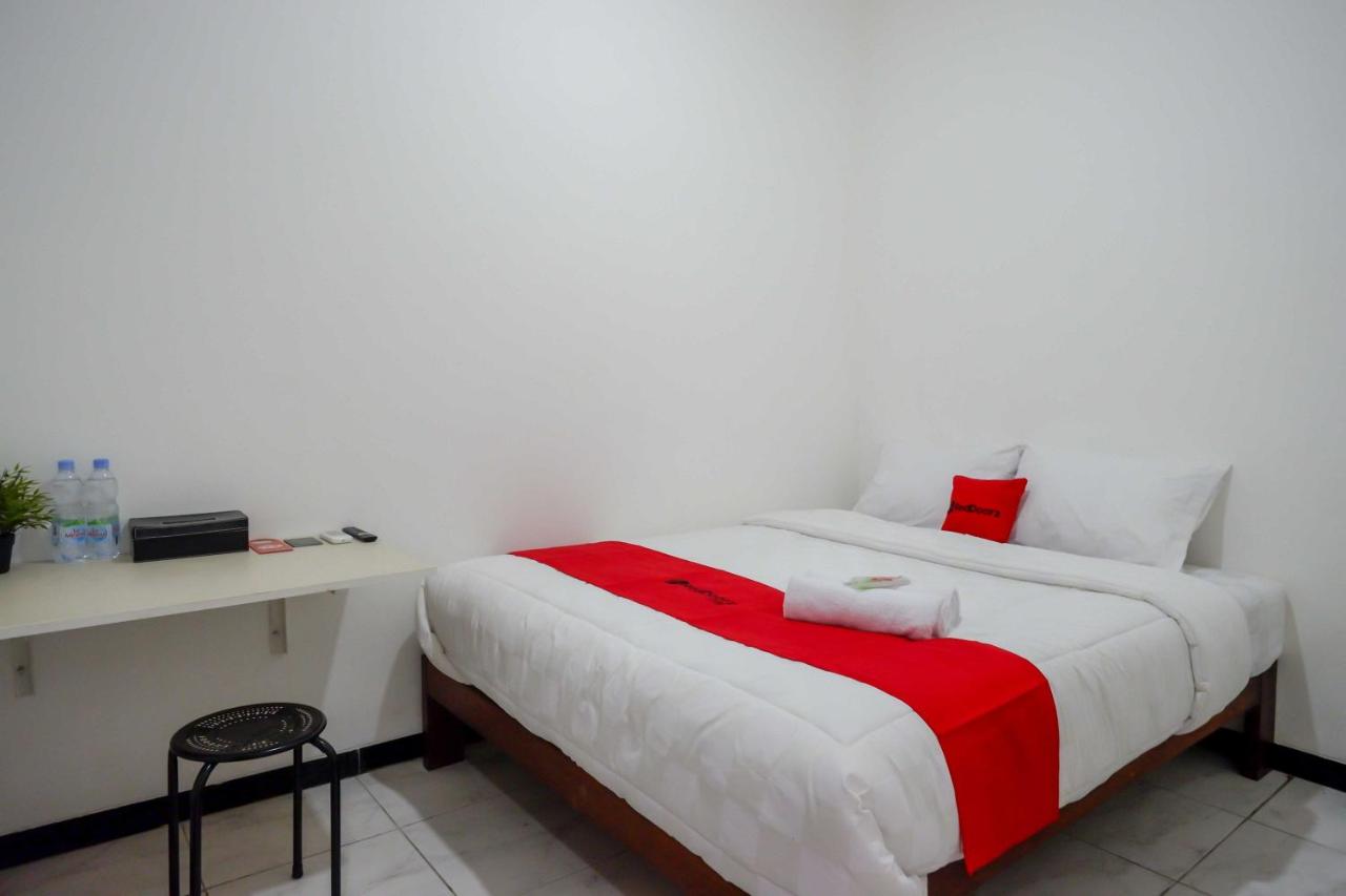 B&B Jatingaleh - RedDoorz near GOR Jatidiri Semarang - Bed and Breakfast Jatingaleh