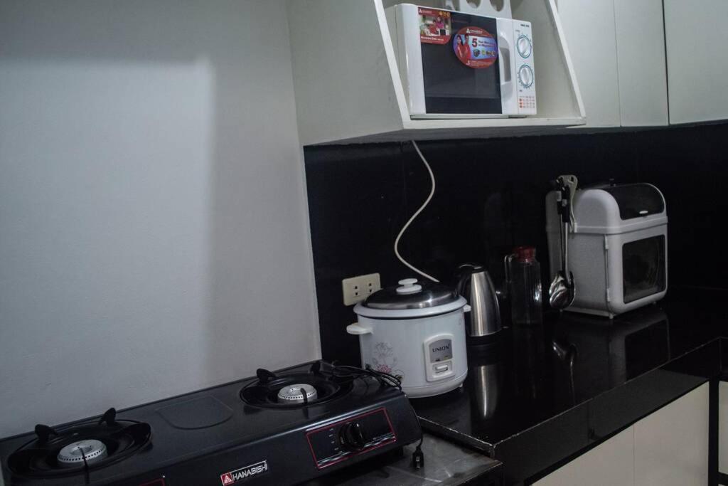 Jan's Haven Staycation House Deca Clark Angeles - B&B Angeles City