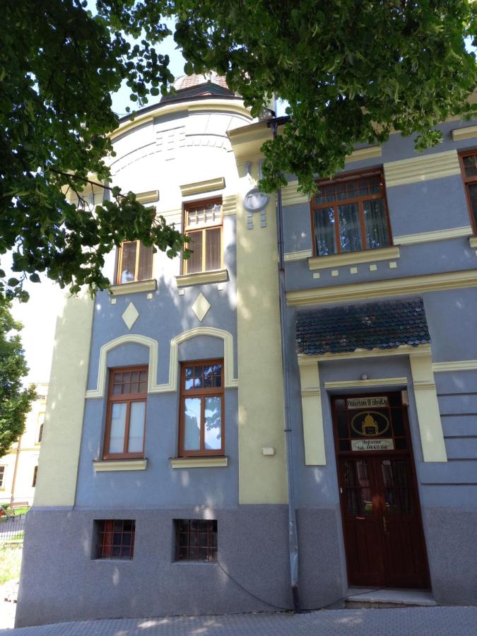Penzion U školy - Bed and Breakfast