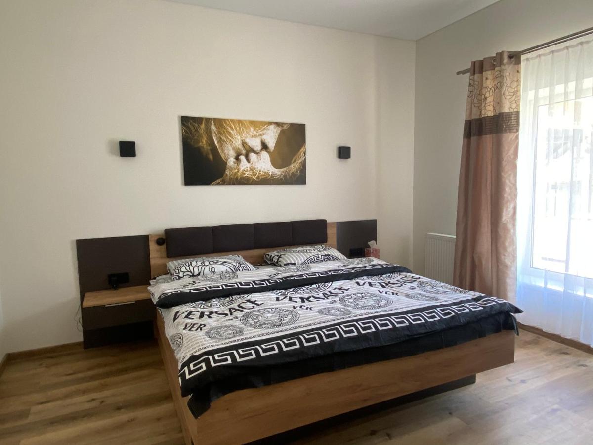 ЖК МАЄТОК Володимирська 90 - B&B