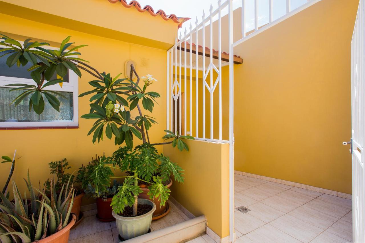Apartment Ceyla Beach View, Los Cristianos - Bed and Breakfast