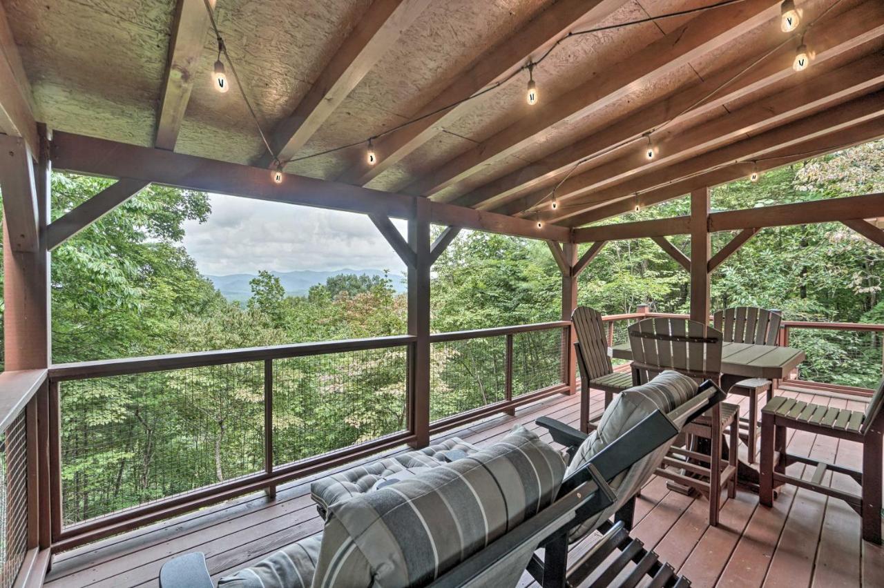 Yellow Mountain Blairsville Cabin with Scenic Deck - Bed and Breakfast Hood
