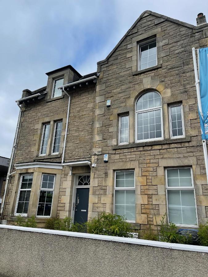 B&B Broxburn - Premier 3 Bed Flat D - Bed and Breakfast Broxburn