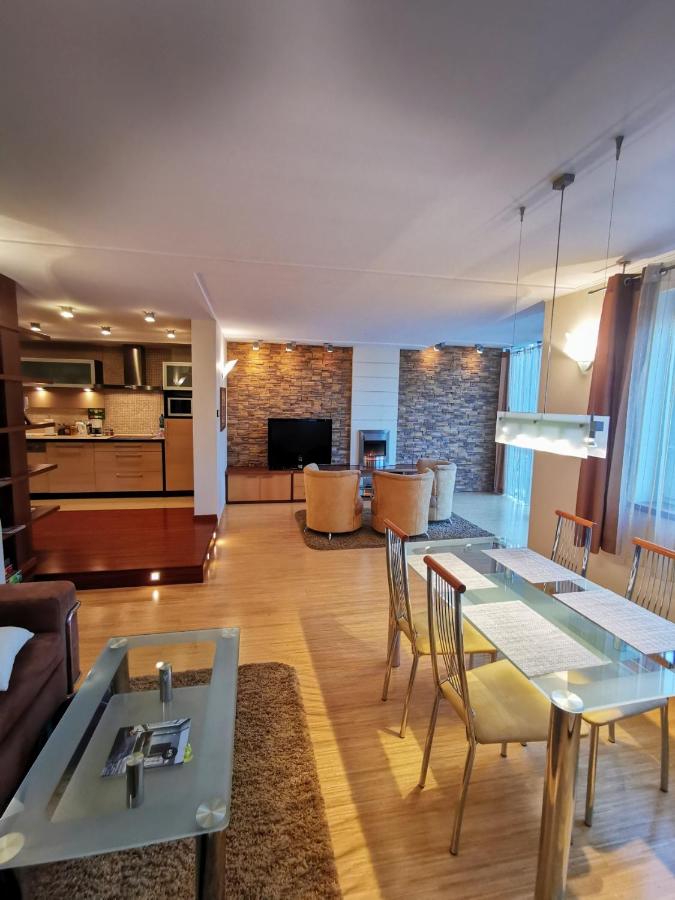 Uroczy apartament przy deptaku z parkingiem. - Chambres d’hôtes