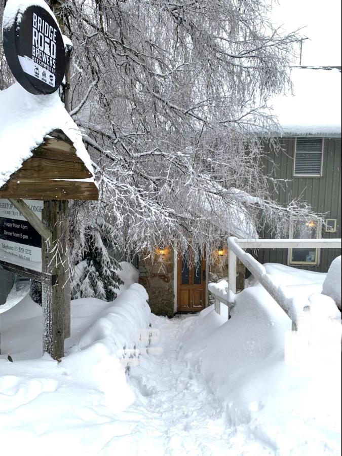 B&B Falls Creek - Feathertop Alpine Lodge - Bed and Breakfast Falls Creek