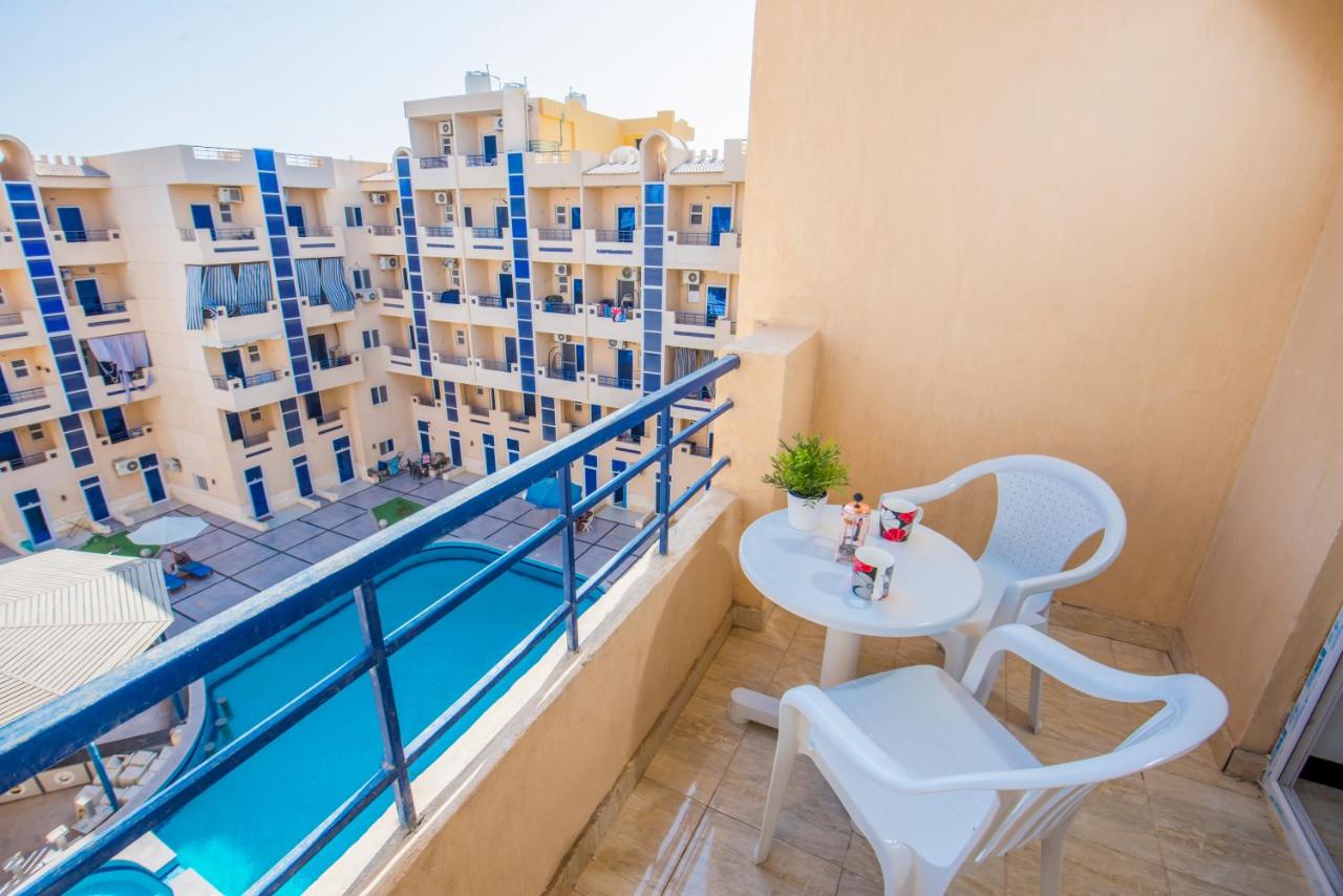 B&B Hurghada - Pool View Near El Gouna With Top Floor Balcony & Kitchen - 2 x Large Pools - European Standards - Tiba Resort C34 - Bed and Breakfast Hurghada
