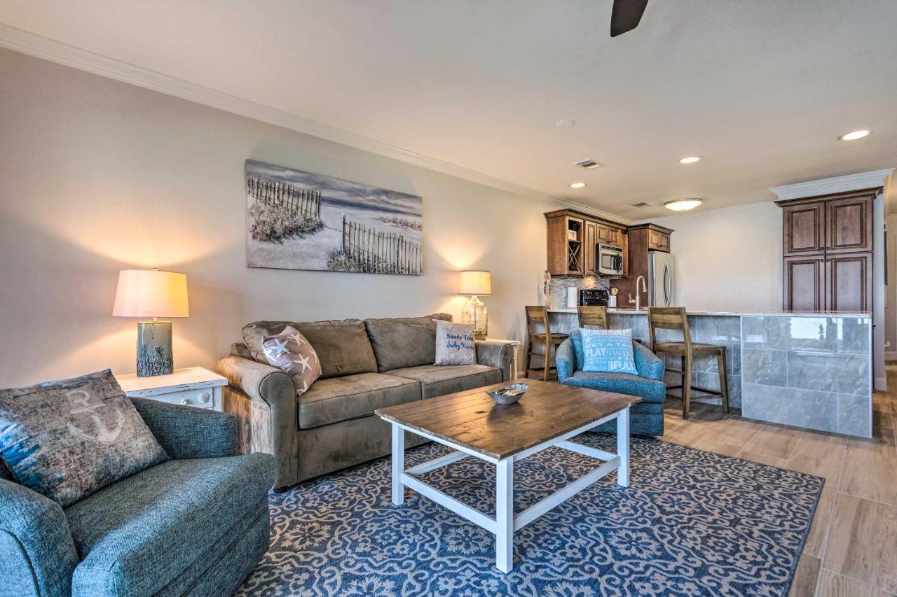 Chic Miramar Beach Condo with Pool Access! - Bed and Breakfast Destin