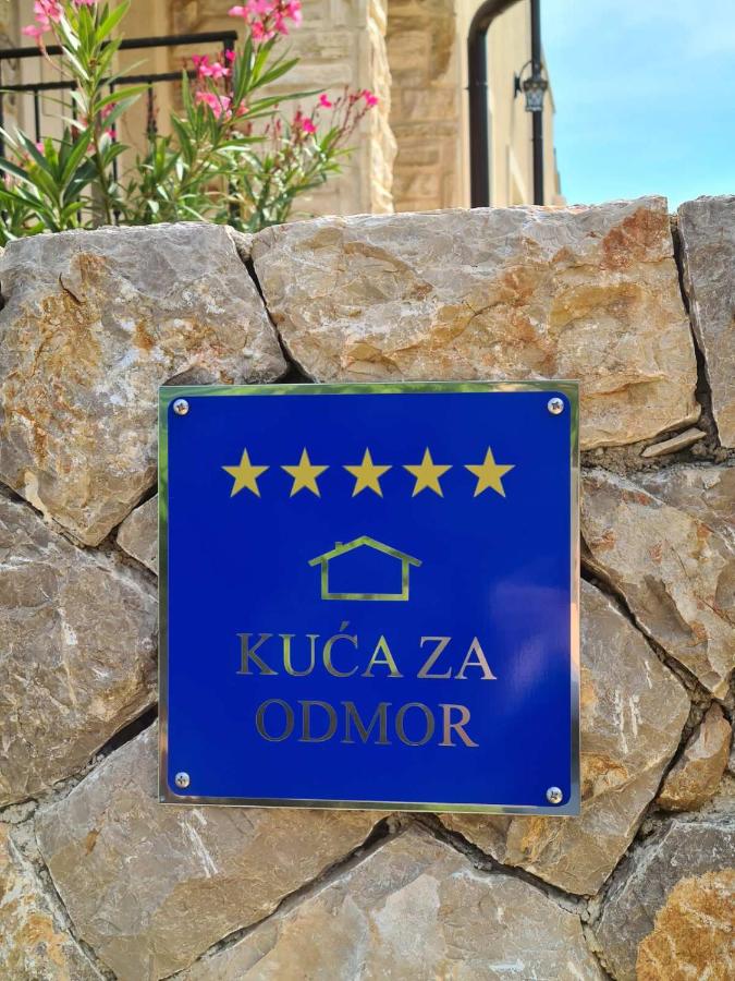 Villa LuLu kamena Villa s bazenom otok Krk selo Gostinjac - B&B Krk