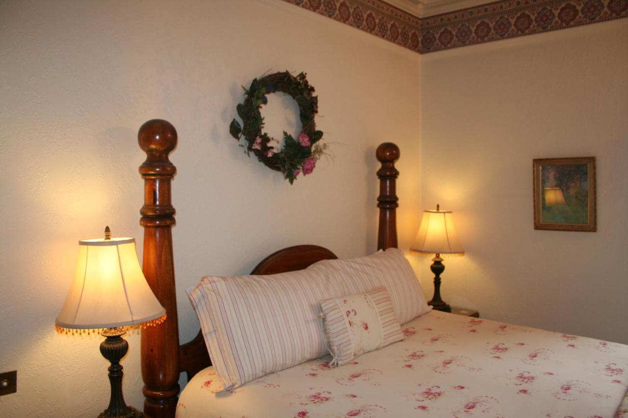 King Room with Four Poster Bed