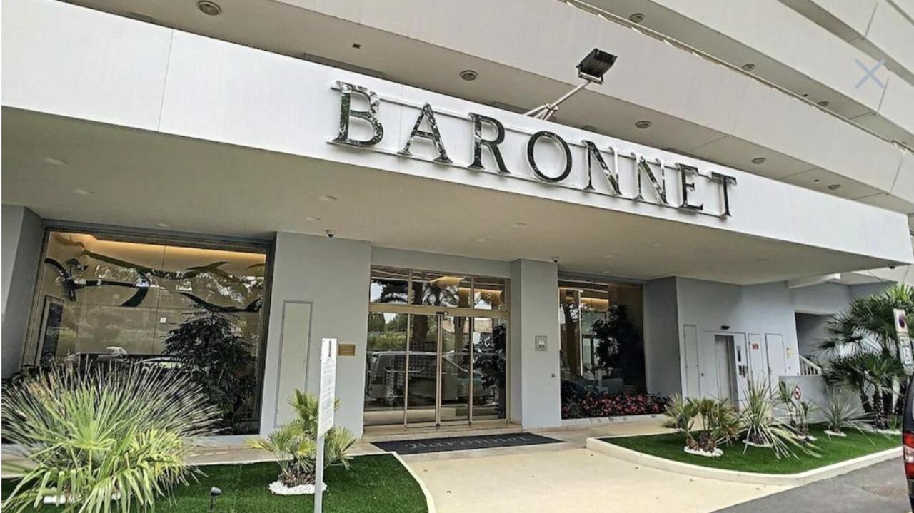 French Riviera - Marina Baie des Anges - T2 tout confort - Grand balcon - Parking gratuit - Clim - Wi-Fi Fibre - Plage à pied - B&B Villeneuve-Loubet