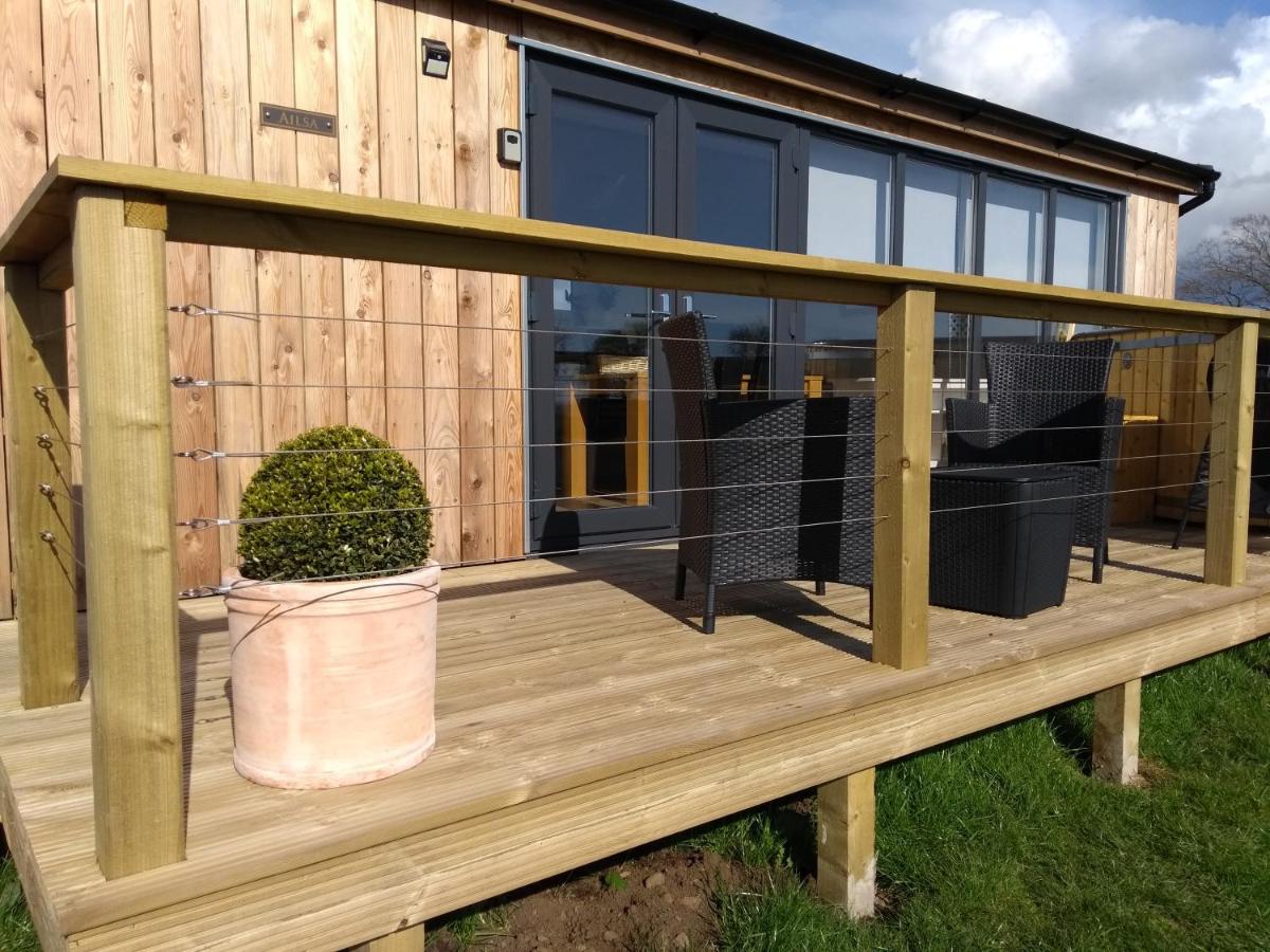 Cleeves Cabins Arran Luxury Lodge with hot tub - B&B Dalry