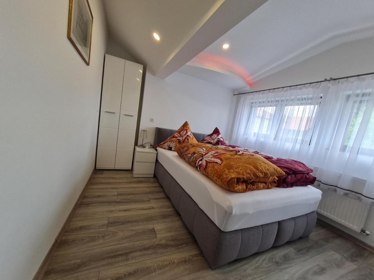 Ferien- und Businesswohnung Sonnentor Dreiländereck im zweiten Stock - B&B Sonnen