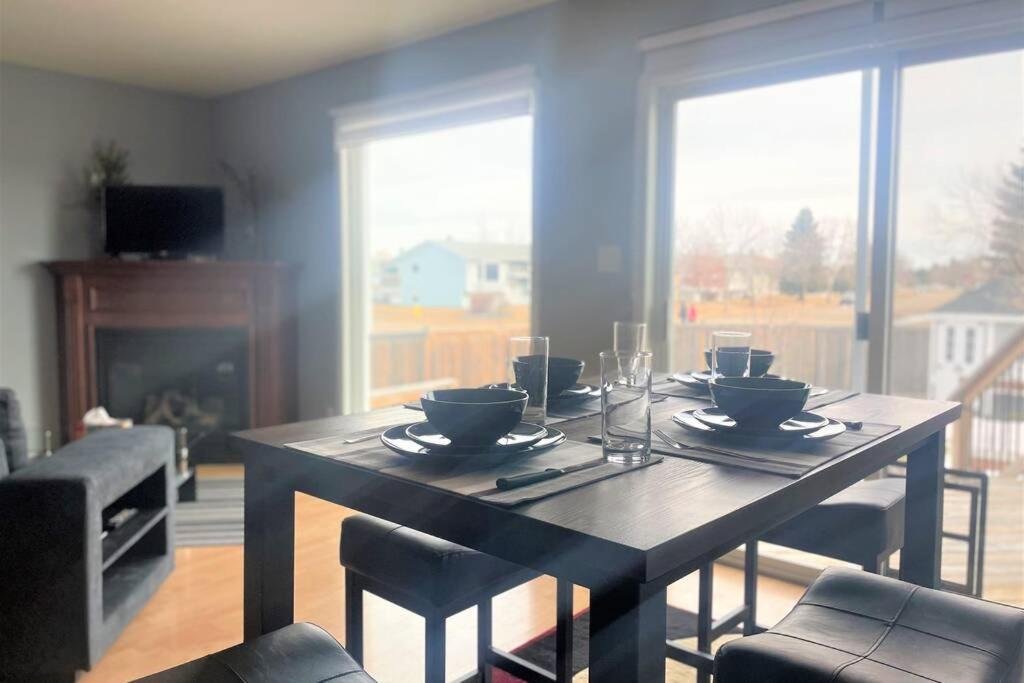 B&B Camrose - Spacious Duplex - Bed and Breakfast Camrose