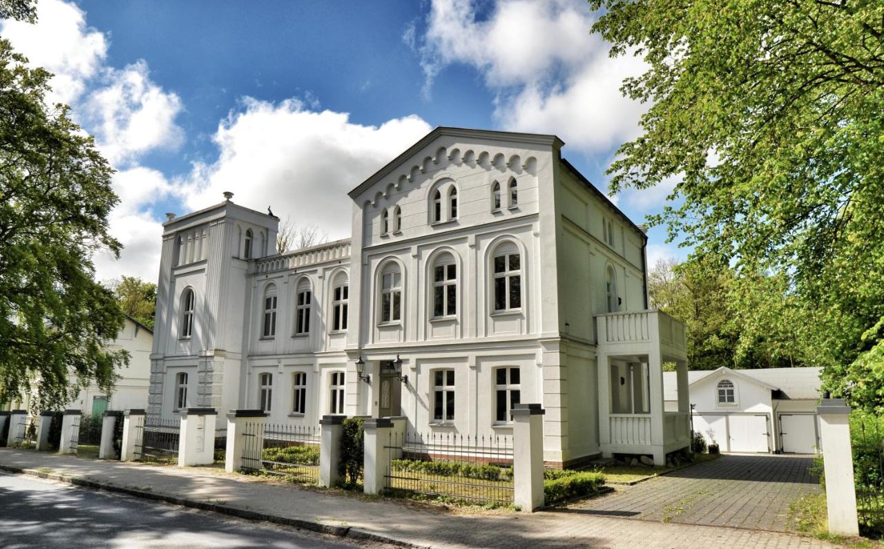 B&B Putbus - Apartments Fürstenvilla Putbus - Bed and Breakfast Putbus