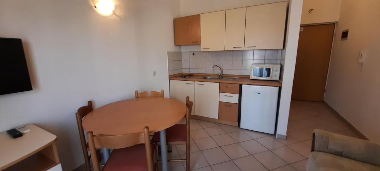 Apartment mit Balkon