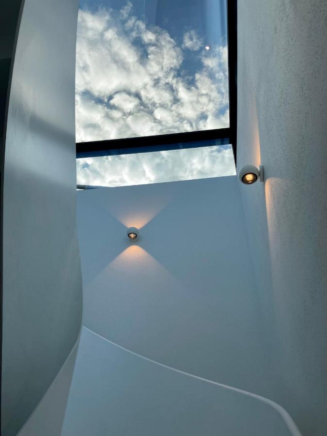 Penthouse mit Dachterrasse, Meerblick, Gasgrill, Klimaanlage, Kamin, Luxus-Design-Apartment, 2 Minuten zum Strand - Ferienwohnung