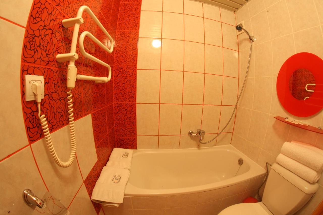 Zweibettzimmer mit Bad