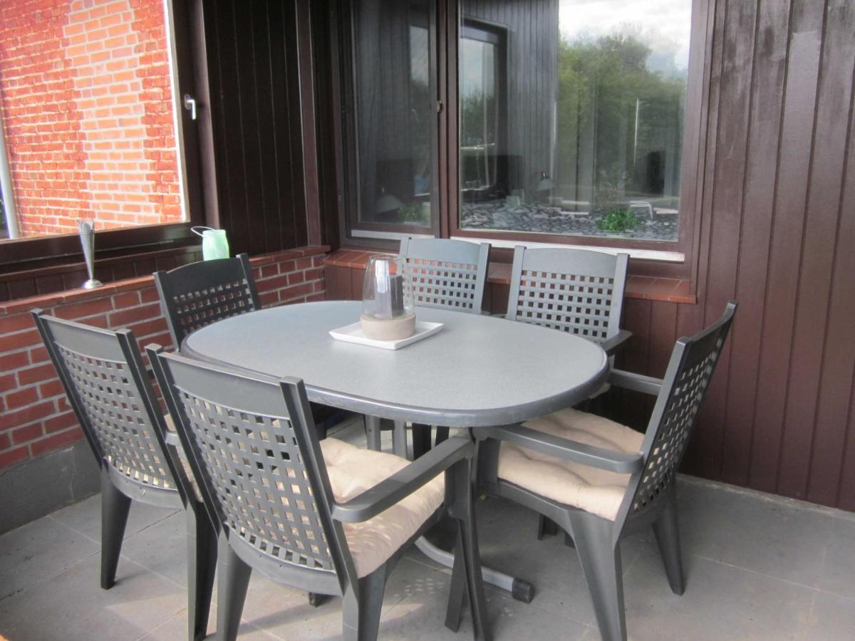 Landoase - große Ferienwohnung mit toller Ausstattung, überdachter Terrasse und Garten - B&B Kollerup