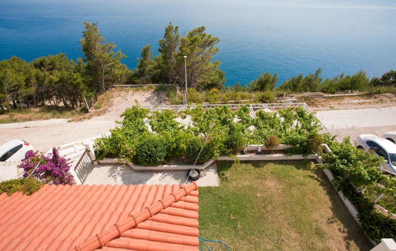 Appartamento con 2 Camere da Letto, Balcone e Vista Mare - Ultimo Piano 