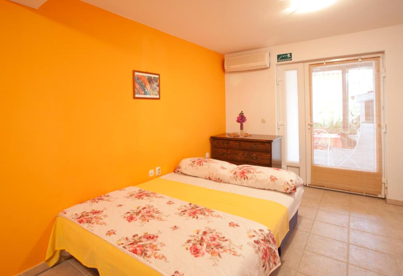 One-Bedroom Apartment with Patio