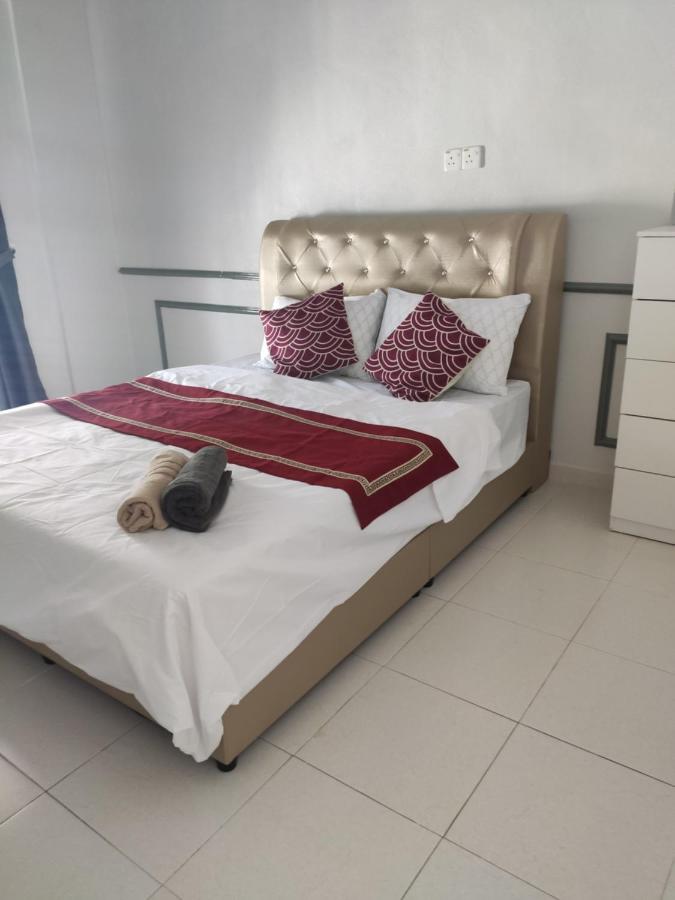 B&B Rantau Panjang - Private pool Cassa Dinies, Wifi , Bbq,10 pax - Bed and Breakfast Rantau Panjang