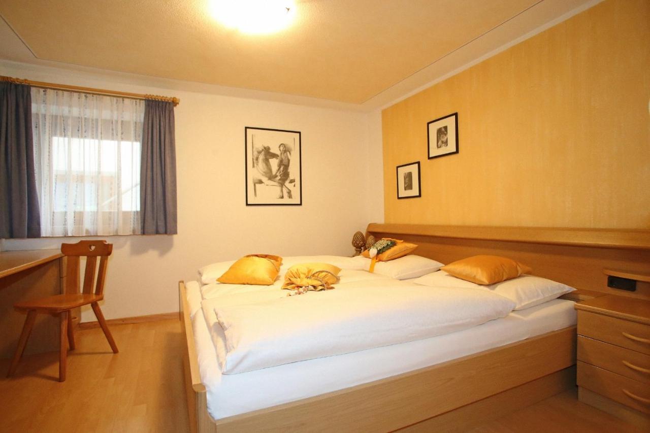 Three-Bedroom Apartment with Mountain View (6 Adults)