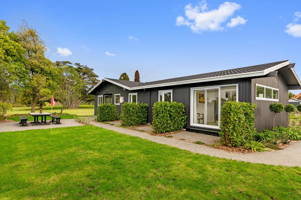 Above Par Golf Course Villa with Hot Tub 4bd3bth - B&B Distretto di Rotorua