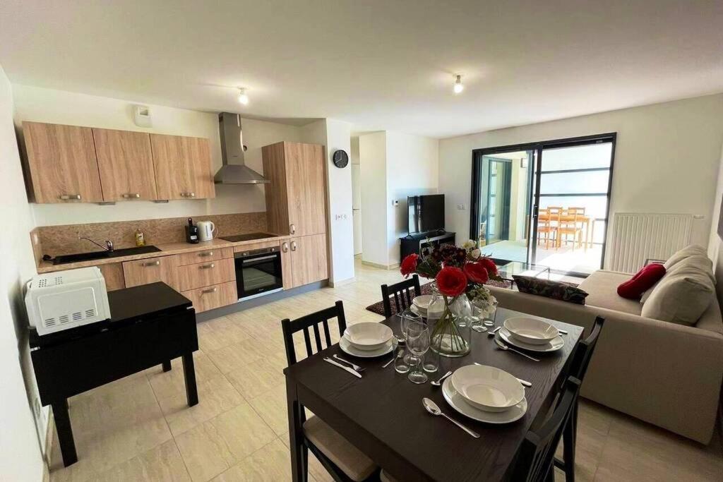 Apparté - Appartement proche Genève et Palexpo - Bed and Breakfast Ferney-Voltaire