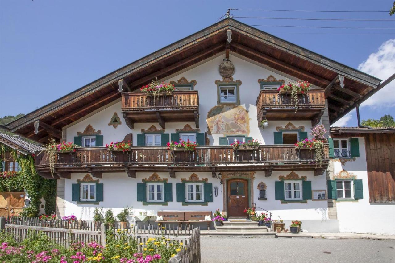 B&B Wallgau - Haus Holler - Bed and Breakfast Wallgau