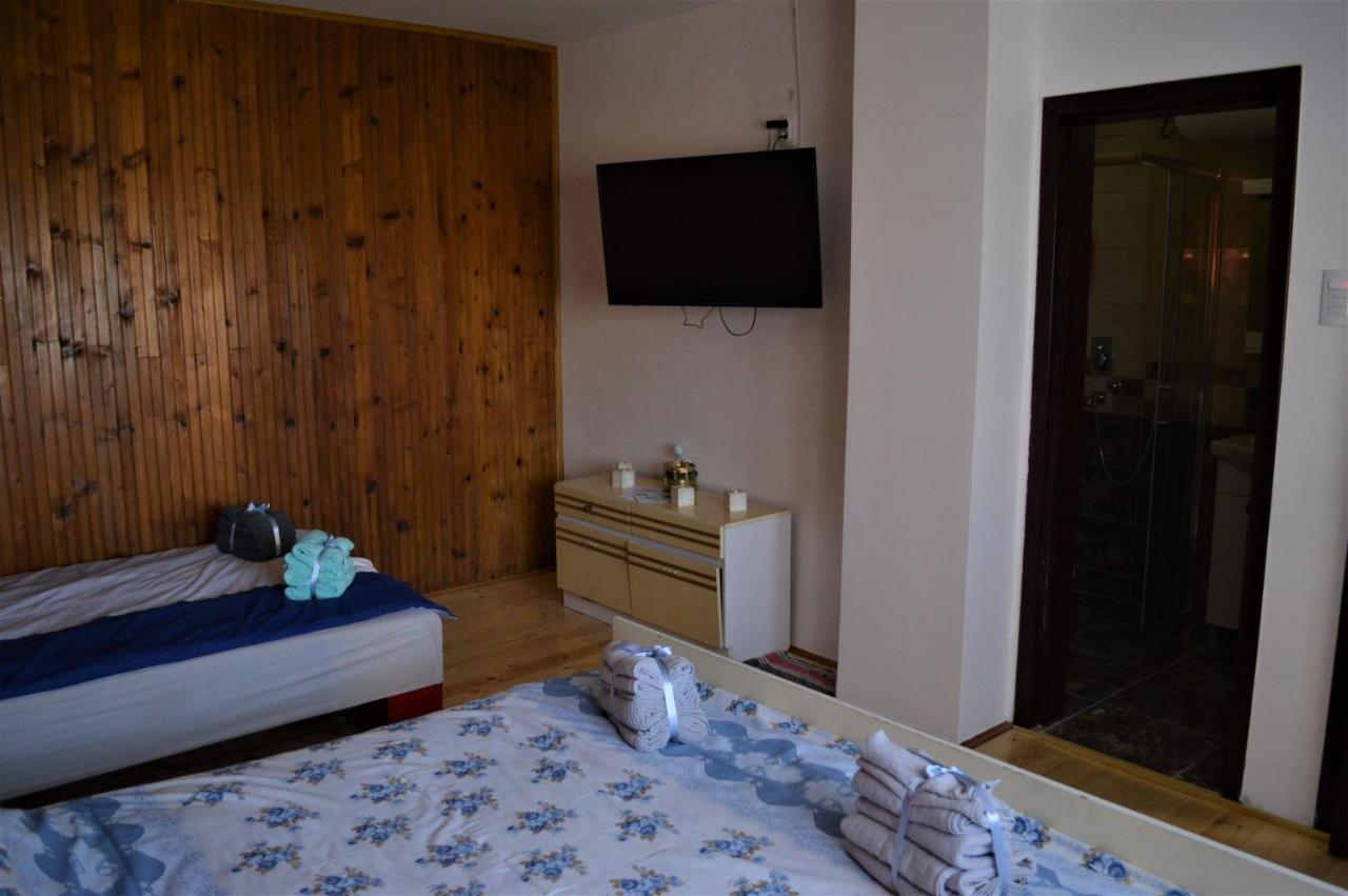 Quadruple Room with Private Bathroom
