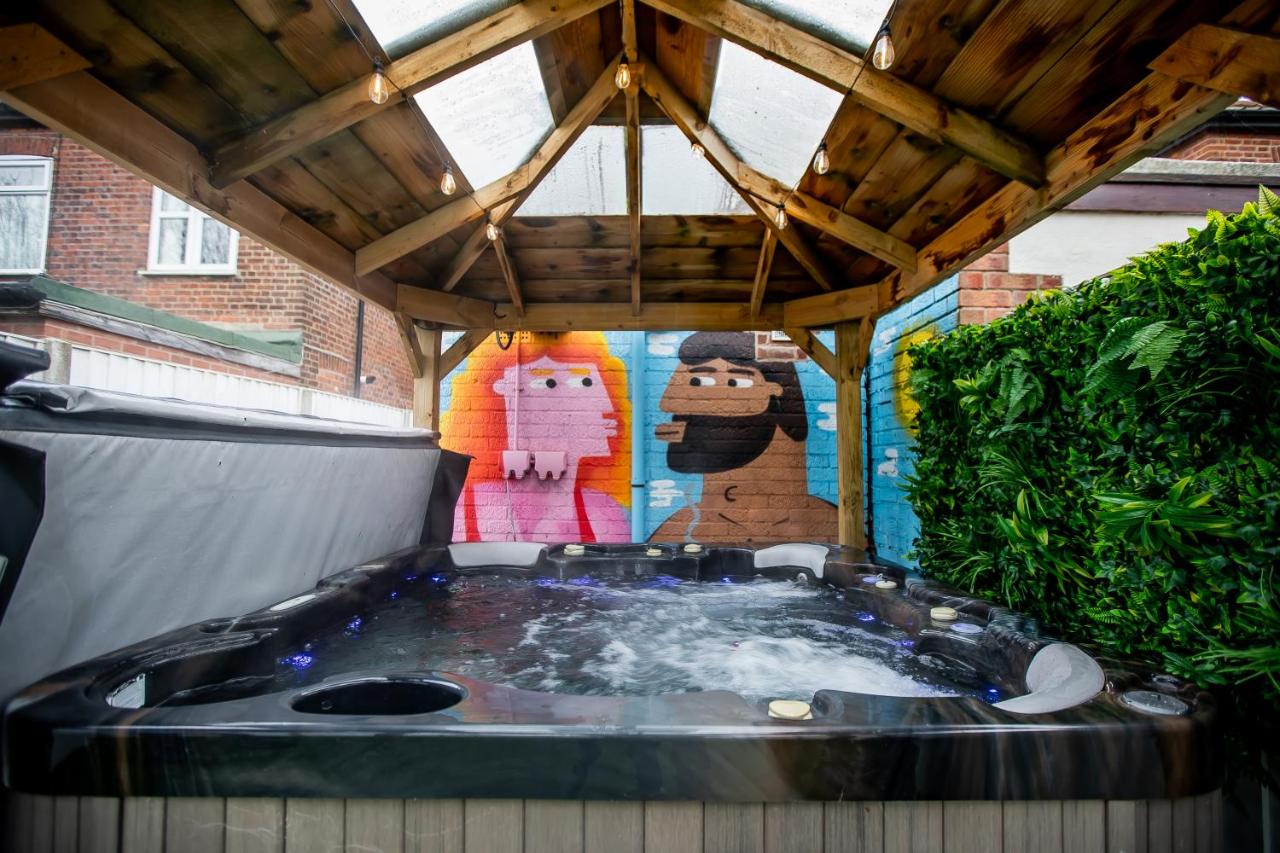 Stunning City Centre House With Hot Tub & Cinema Room - B&B