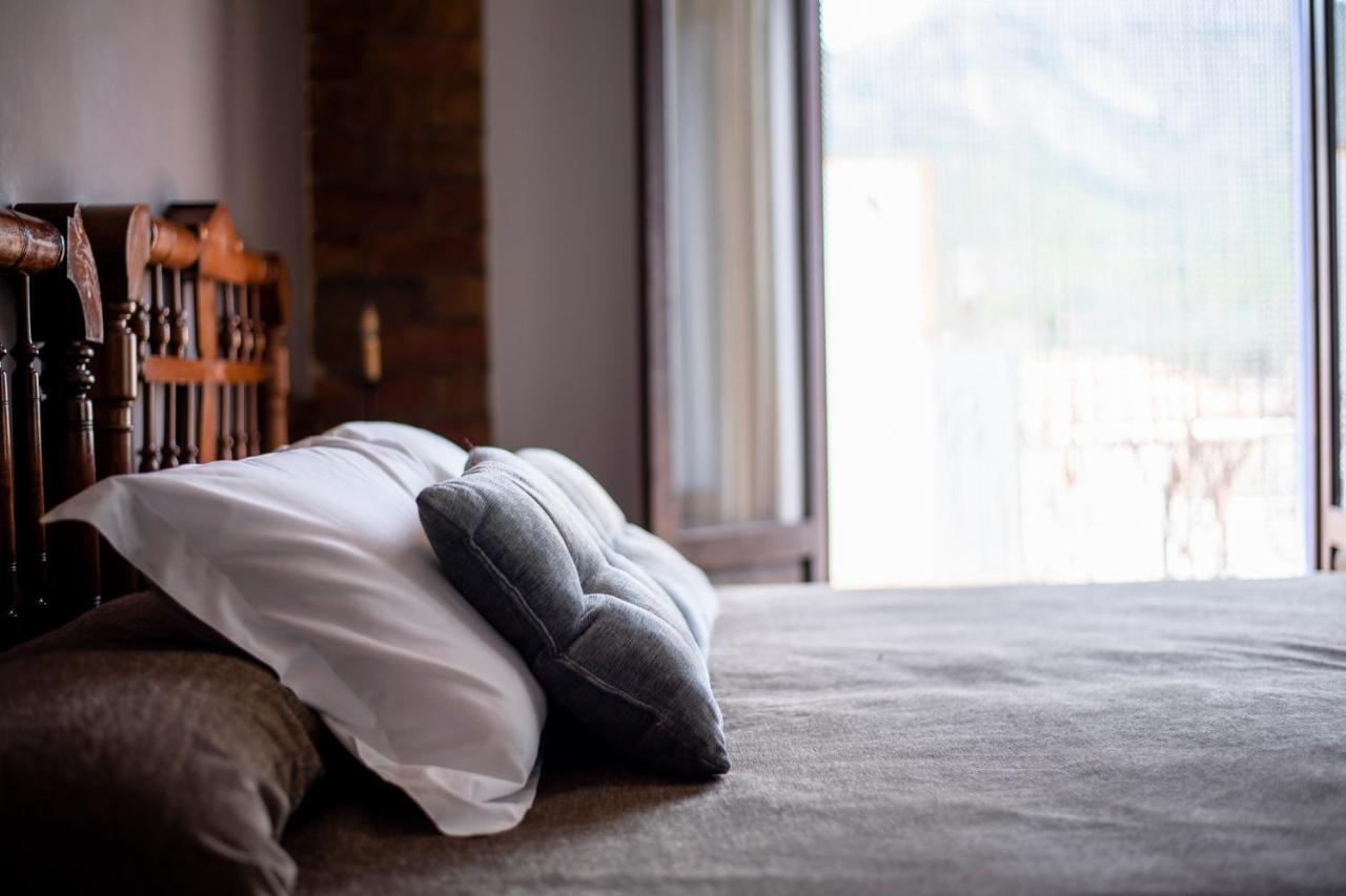 Double or Twin Room with Mountain View