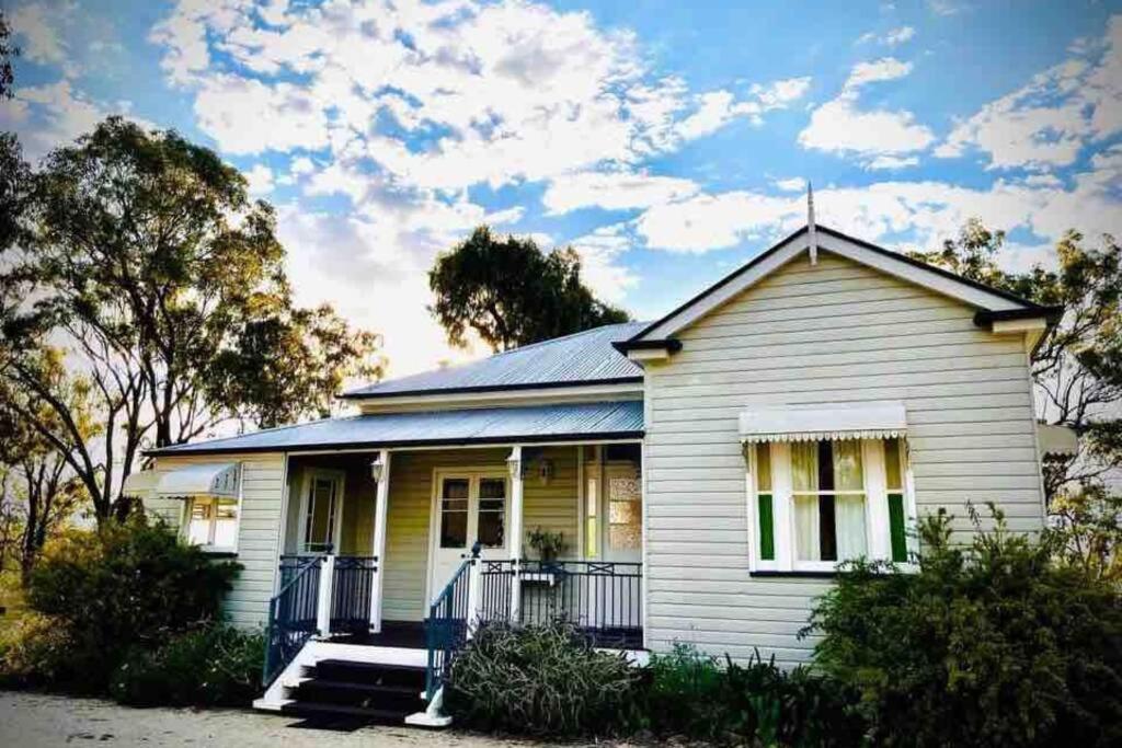 B&B Goomburra - Montrose Farm Stay - Charming 2 bedroom cottage - Bed and Breakfast Goomburra