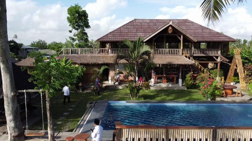 Peraja Bungalows Loyok - B&B