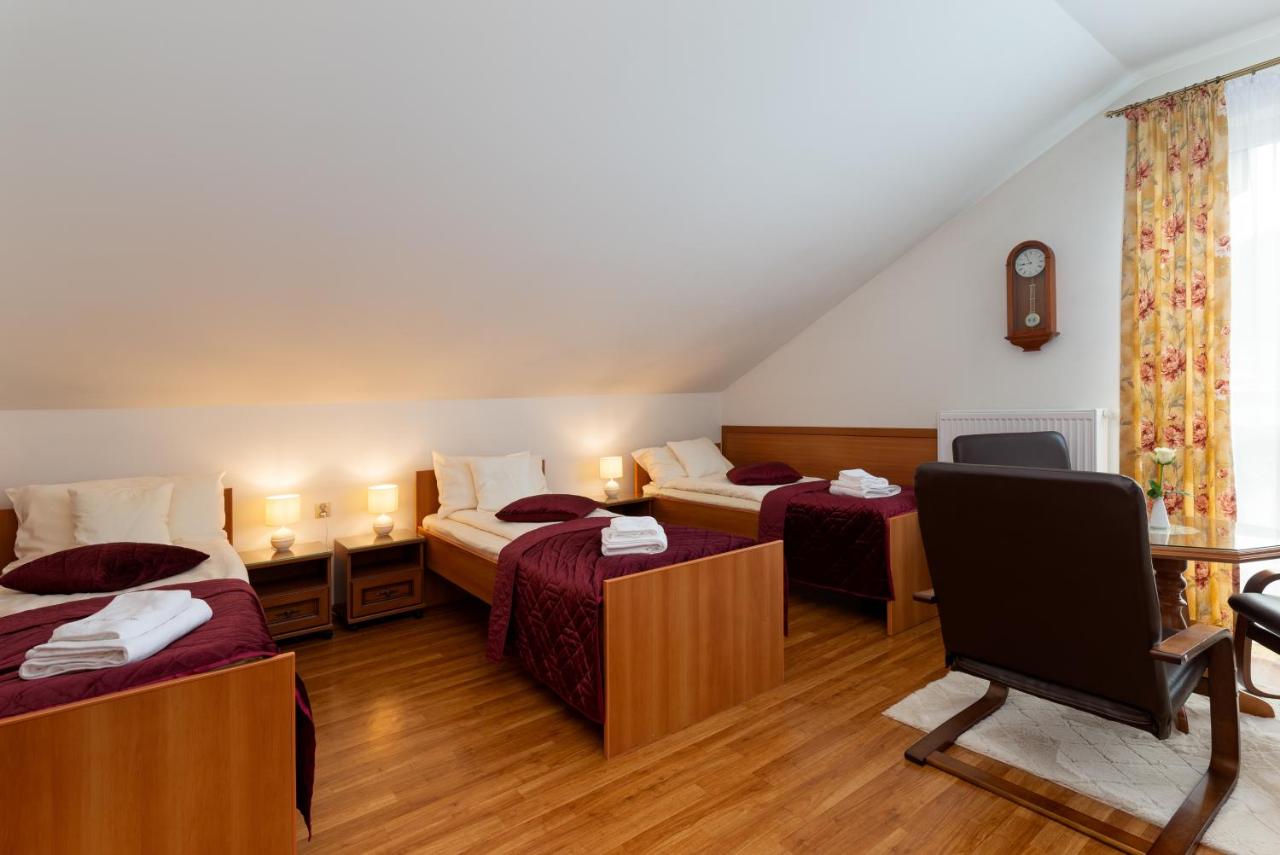 Chambre Triple avec Salle de Bains
