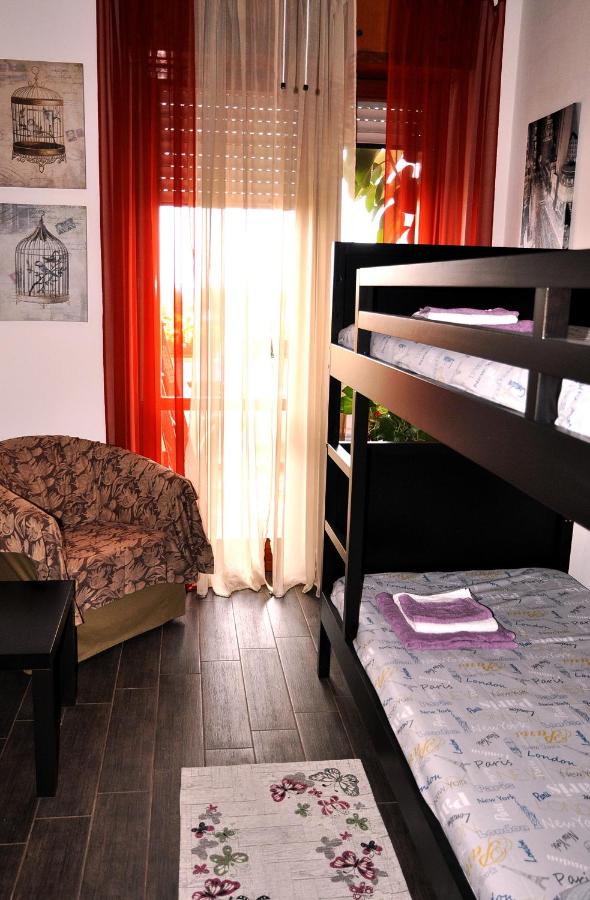 Camera con Letto a Castello e Bagno in Comune