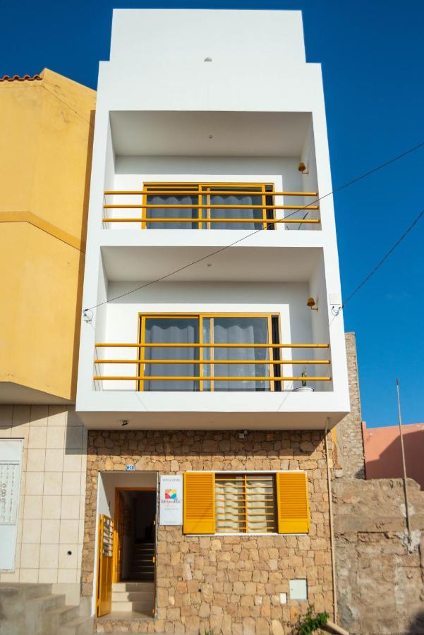 Apartamento Zinha Amwilla Guesthouse - Ferienwohnung Mindelo