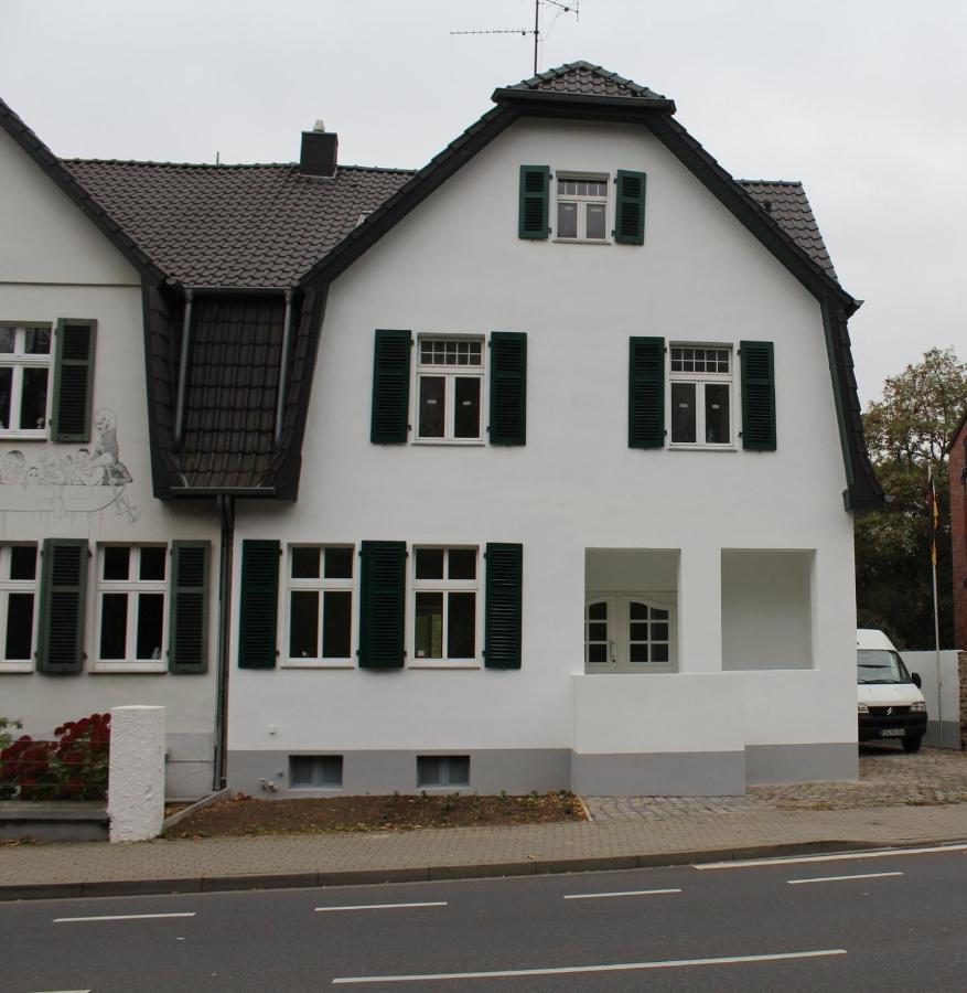 B&B Zülpich - Haus Roy - Ferienwohnung Erdgeschoß - Bed and Breakfast Zülpich